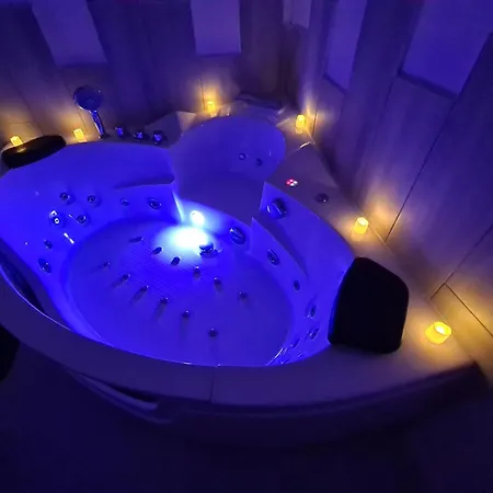 Апартаменты Jacuzzi Prive & Terrasse - Cachette Des Murmures - Hypercentre